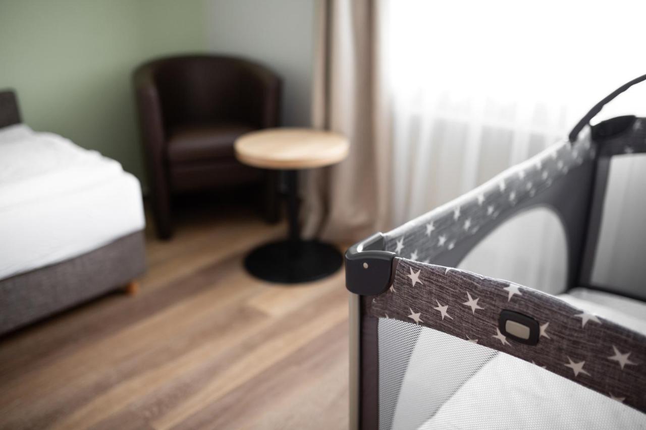 Hotel Froehlich-Hoeche Услар Экстерьер фото